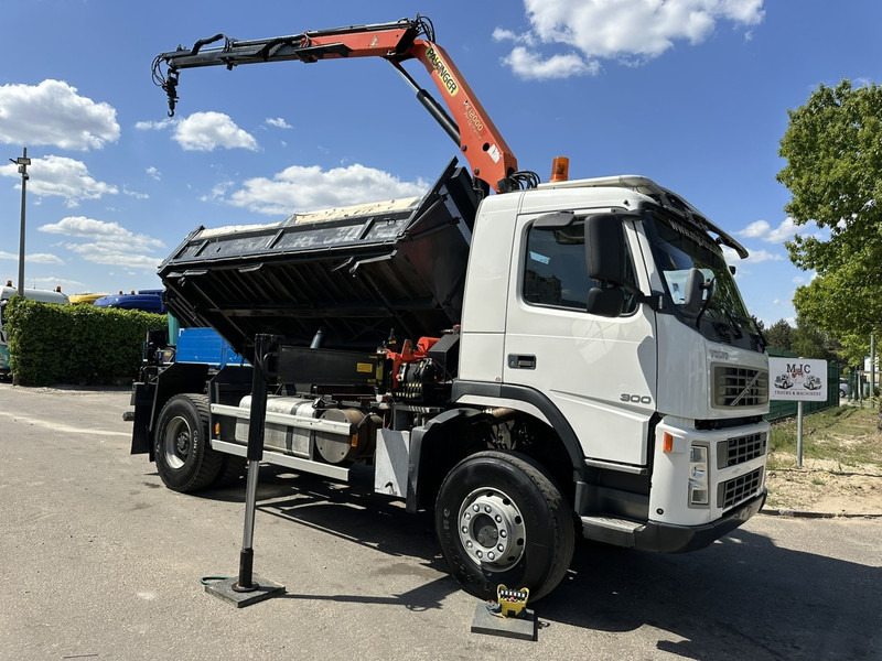 Volvo FM 300 4x4 TIPPER + CRANE PALFINGER PK 12000 - *339.000km* - MANUAL - STEEL SPRING / BIG AXLES - EURO 3 - TÜV 15/10/2025 - قلابات, شاحنة كرين: صور 4 Volvo FM 300 4x4 TIPPER + CRANE PALFINGER PK 12000 - *339.000km* - MANUAL - STEEL SPRING / BIG AXLES - EURO 3 - TÜV 15/10/2025 - قلابات, شاحنة كرين: صور 4