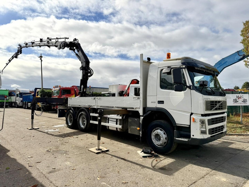 Volvo FM 300 6x4 + (25.8m!) PRITSCHE + KRAN HIAB 245 E-5 + JIB 65 X-3 + 2 ME - *228.000km* - MANUAL - A/C - EURO 3 - BELGIAN TRUCK - شاحنات مسطحة, شاحنة كرين: صور 2 Volvo FM 300 6x4 + (25.8m!) PRITSCHE + KRAN HIAB 245 E-5 + JIB 65 X-3 + 2 ME - *228.000km* - MANUAL - A/C - EURO 3 - BELGIAN TRUCK - شاحنات مسطحة, شاحنة كرين: صور 2