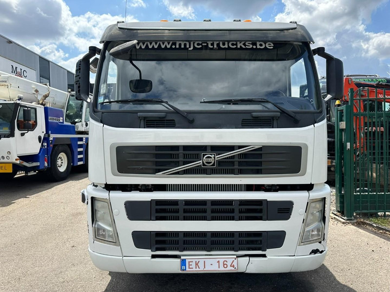 Volvo FM 450 6x2 19.000L - 5 COMP. FUEL TANKER / CITERNE - LIFT + STEERING AXLE - EURO 5 - - شاحنة صهريج: صور 2 Volvo FM 450 6x2 19.000L - 5 COMP. FUEL TANKER / CITERNE - LIFT + STEERING AXLE - EURO 5 - - شاحنة صهريج: صور 2
