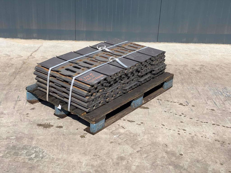 Case CX290 / CX300 Shoes/Pads - الإطار/ الشاسيه - آلات البناء: صور 1 Case CX290 / CX300 Shoes/Pads - الإطار/ الشاسيه - آلات البناء: صور 1