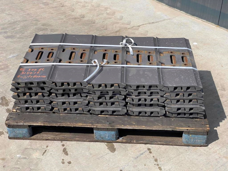 Case CX290 / CX300 Shoes/Pads - الإطار/ الشاسيه - آلات البناء: صور 4 Case CX290 / CX300 Shoes/Pads - الإطار/ الشاسيه - آلات البناء: صور 4
