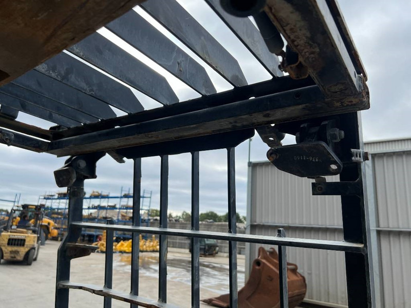 Cat 313E / M315F / 320F / 323E / 325F / 329E / 330F / - الكابينة والداخلية - آلات البناء: صور 4 Cat 313E / M315F / 320F / 323E / 325F / 329E / 330F / - الكابينة والداخلية - آلات البناء: صور 4