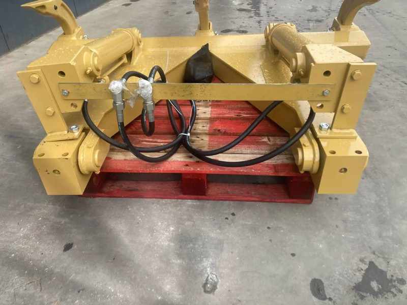 Cat D4H Ripper - ملحقات - آلات البناء: صور 4 Cat D4H Ripper - ملحقات - آلات البناء: صور 4