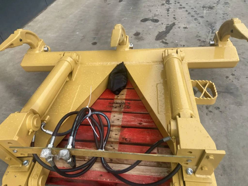 Cat D5M Ripper - ملحقات - آلات البناء: صور 5 Cat D5M Ripper - ملحقات - آلات البناء: صور 5