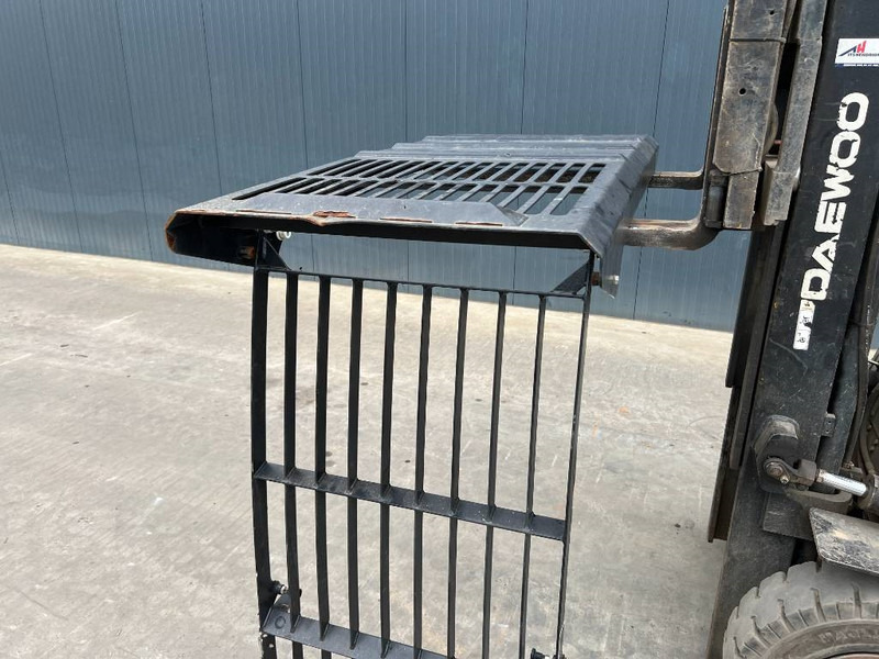 Cat M313D / M315D / M316D / M318D / M322D / M325D - الكابينة والداخلية - آلات البناء: صور 2 Cat M313D / M315D / M316D / M318D / M322D / M325D - الكابينة والداخلية - آلات البناء: صور 2