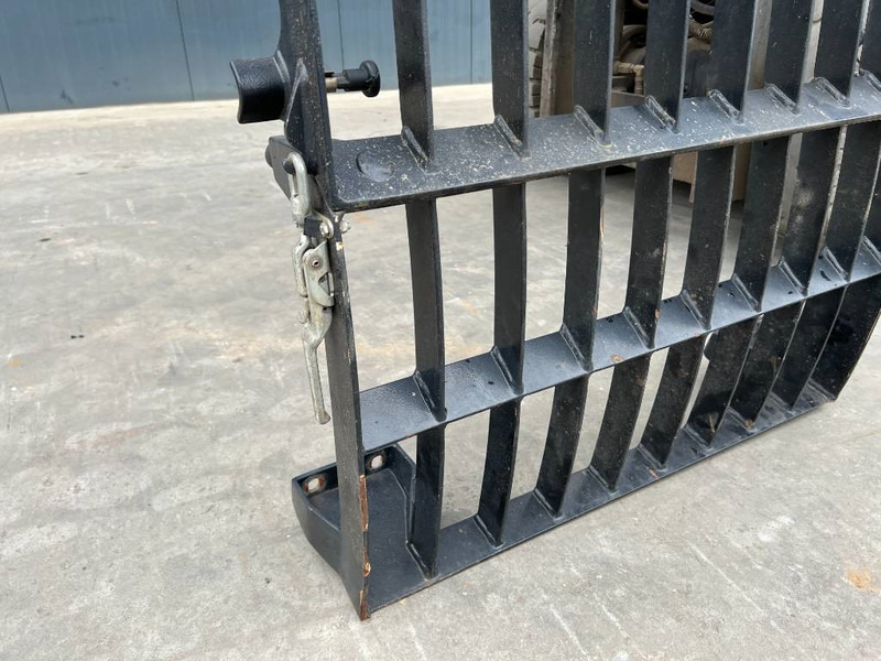 Cat M313D / M315D / M316D / M318D / M322D / M325D - الكابينة والداخلية - آلات البناء: صور 4 Cat M313D / M315D / M316D / M318D / M322D / M325D - الكابينة والداخلية - آلات البناء: صور 4