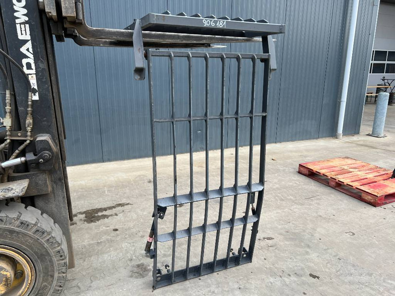 Doosan DX180 / DX225 - الكابينة والداخلية - آلات البناء: صور 1 Doosan DX180 / DX225 - الكابينة والداخلية - آلات البناء: صور 1