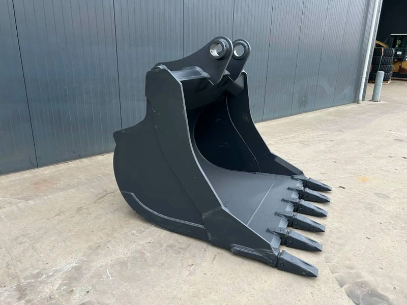 Hitachi ZX350 1.60m - بكت - آلات البناء: صور 2 Hitachi ZX350 1.60m - بكت - آلات البناء: صور 2