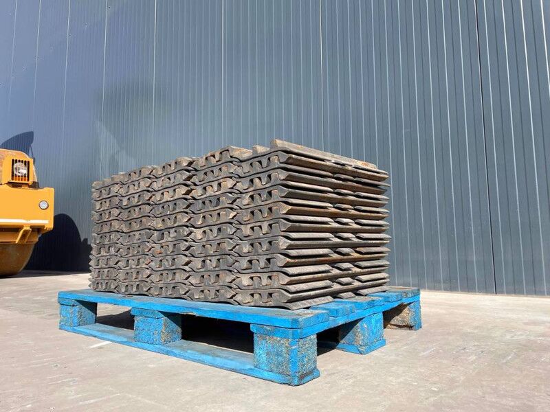 Hyundai R210 / R215 / R220 / R235 / R250 / R260 - الإطار/ الشاسيه - آلات البناء: صور 2 Hyundai R210 / R215 / R220 / R235 / R250 / R260 - الإطار/ الشاسيه - آلات البناء: صور 2