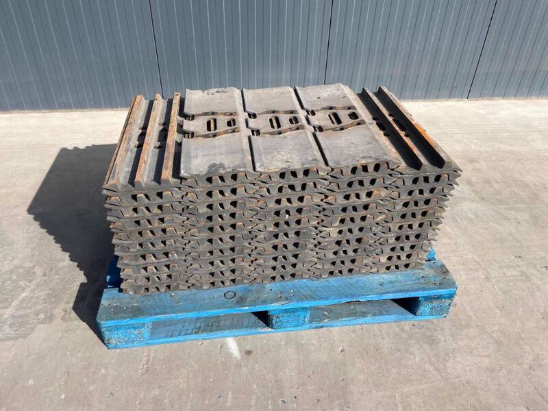 Hyundai R210 / R215 / R220 / R235 / R250 / R260 - الإطار/ الشاسيه - آلات البناء: صور 4 Hyundai R210 / R215 / R220 / R235 / R250 / R260 - الإطار/ الشاسيه - آلات البناء: صور 4