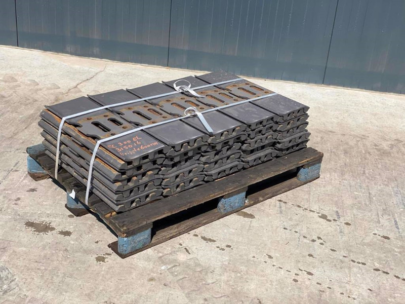 Hyundai R280 / R290 / R320 Shoes/Pads - الإطار/ الشاسيه - آلات البناء: صور 3 Hyundai R280 / R290 / R320 Shoes/Pads - الإطار/ الشاسيه - آلات البناء: صور 3