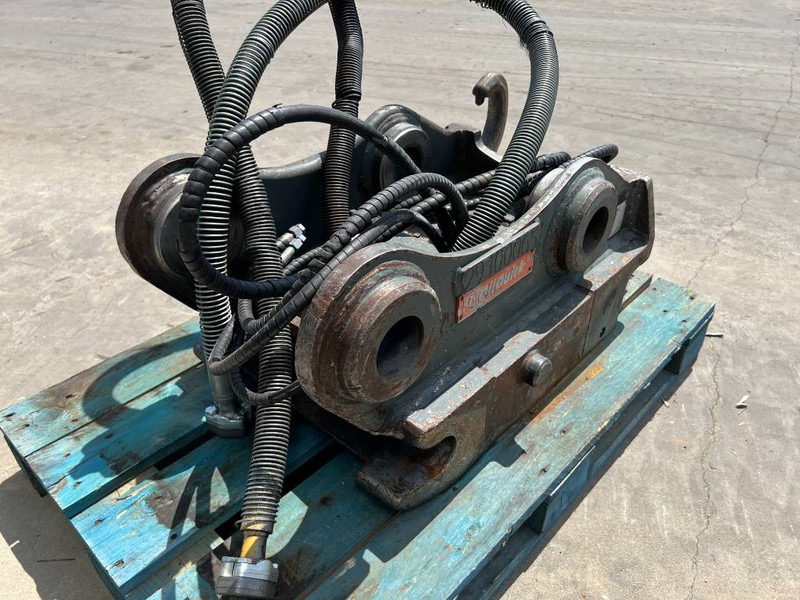 OilQuick OQ70/55 - 323E - وصلة الربط للمعدات المعلقة - آلات البناء: صور 5 OilQuick OQ70/55 - 323E - وصلة الربط للمعدات المعلقة - آلات البناء: صور 5