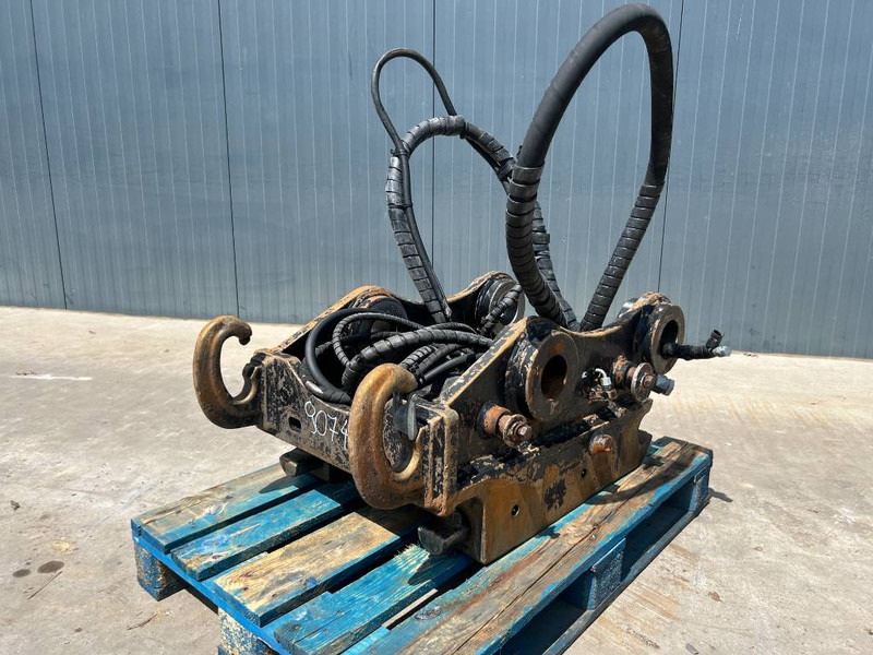 OilQuick OQ80 330D - 336D - 336E - 336F DB-stick - وصلة الربط للمعدات المعلقة - آلات البناء: صور 1 OilQuick OQ80 330D - 336D - 336E - 336F DB-stick - وصلة الربط للمعدات المعلقة - آلات البناء: صور 1