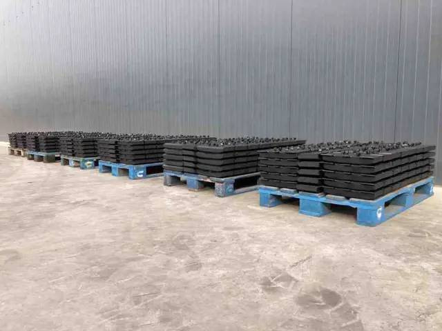 Vögele Rubber Asphalt Pads - الإطار/ الشاسيه - آلات البناء: صور 1 Vögele Rubber Asphalt Pads - الإطار/ الشاسيه - آلات البناء: صور 1