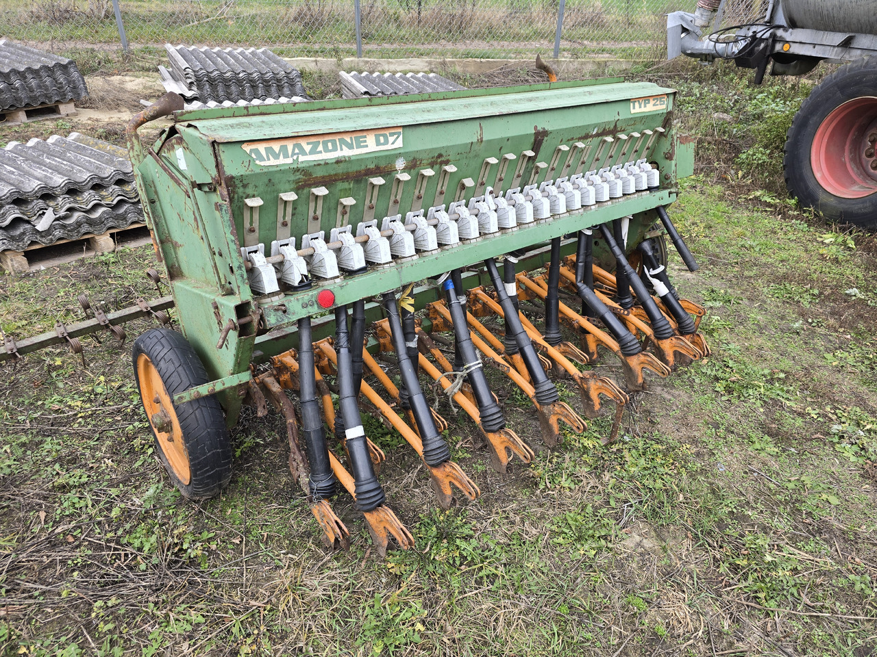 AMAZONE D7 Typ 25 Standard (2,5 m) - آلات البذر والغرس والشتل: صور 1 AMAZONE D7 Typ 25 Standard (2,5 m) - آلات البذر والغرس والشتل: صور 1