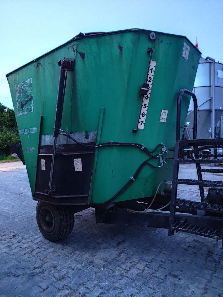 Auto-Agro T-011 - آلة خلط وتوزيع الأعلاف: صور 1 Auto-Agro T-011 - آلة خلط وتوزيع الأعلاف: صور 1