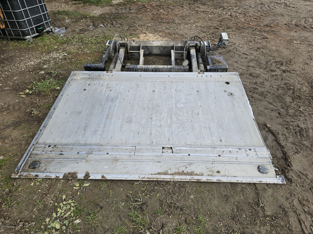 BAR Cargolift BC 1500S4 -B1A/2409--A0- - باب خلفي للشحن: صور 5 BAR Cargolift BC 1500S4 -B1A/2409--A0- - باب خلفي للشحن: صور 5