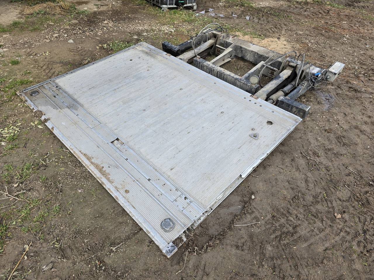BAR Cargolift BC 1500S4 -B1A/2409--A0- - باب خلفي للشحن: صور 4 BAR Cargolift BC 1500S4 -B1A/2409--A0- - باب خلفي للشحن: صور 4