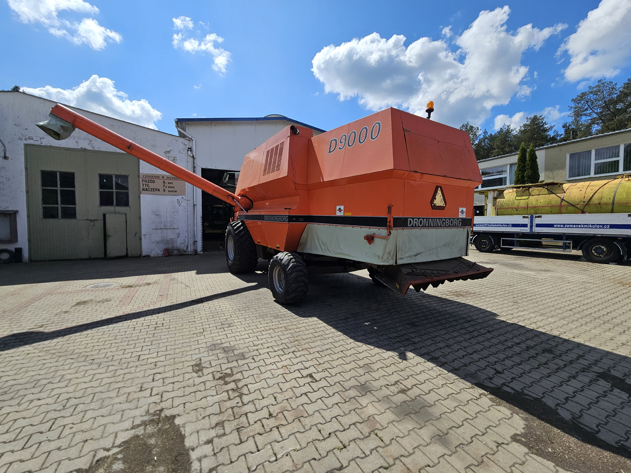 Dronningborg D9000 - حصادة شاملة: صور 3 Dronningborg D9000 - حصادة شاملة: صور 3