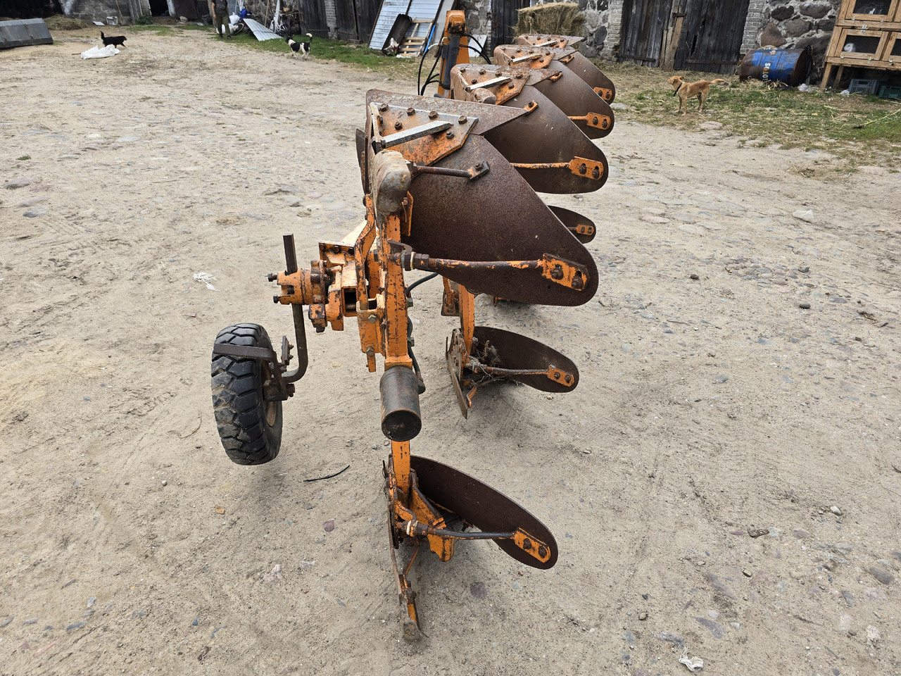 Huard 465 NSH na zabezpieczeniu hydraulicznym - محراث: صور 4 Huard 465 NSH na zabezpieczeniu hydraulicznym - محراث: صور 4