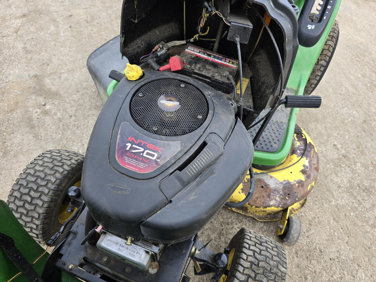 JOHN DEERE L107 Automatic - جزازة المروج: صور 3 JOHN DEERE L107 Automatic - جزازة المروج: صور 3