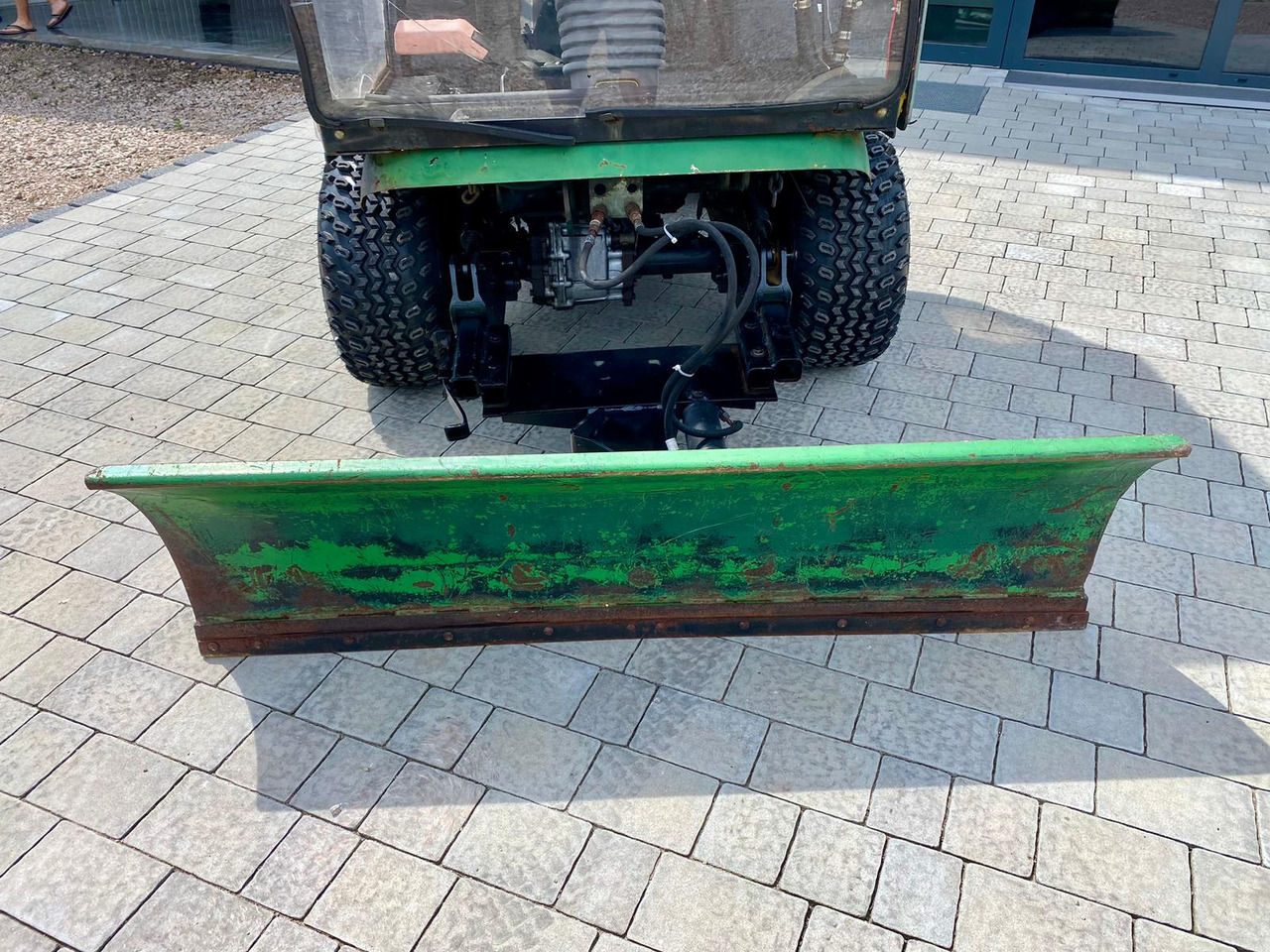 John Deere 1435 4WD Diesel - جرارات البلدية: صور 3 John Deere 1435 4WD Diesel - جرارات البلدية: صور 3
