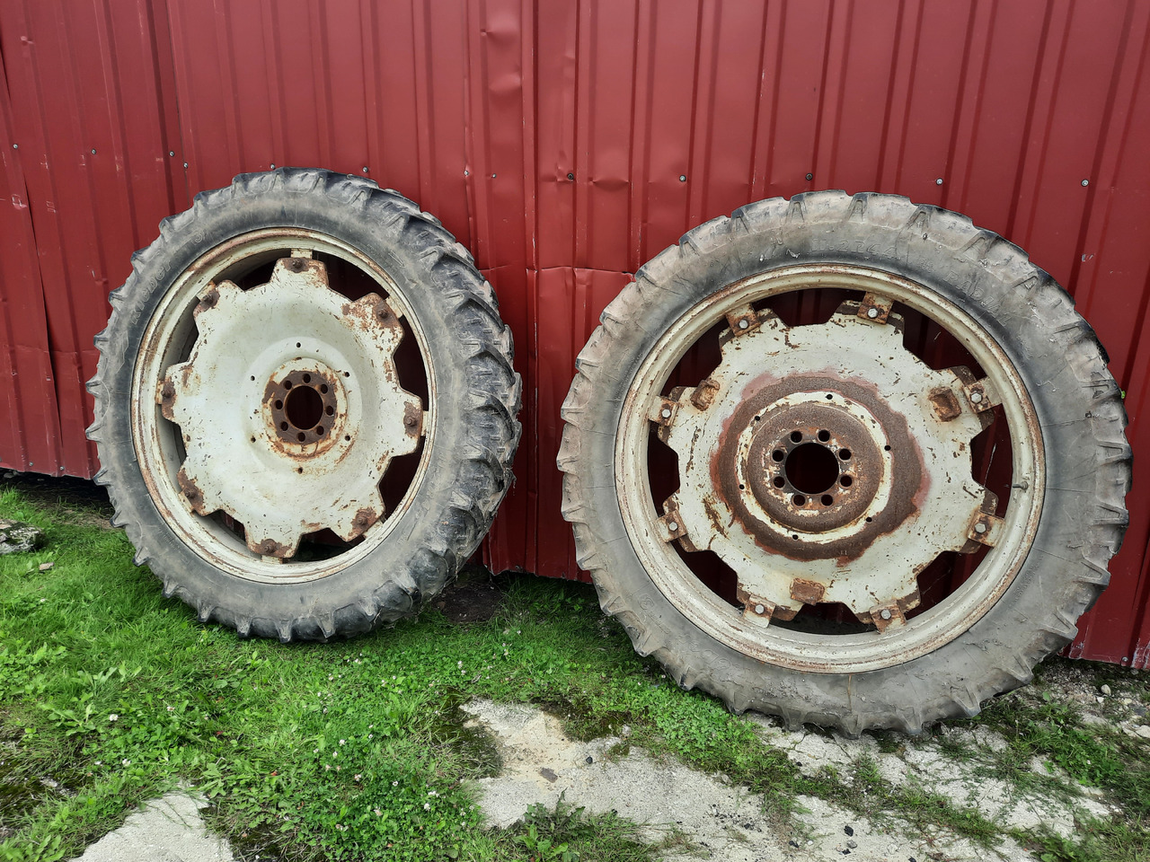 KLEBER Super 3 11.2 R44 - عجلات - الآلات والماكينات الزراعية: صور 1 KLEBER Super 3 11.2 R44 - عجلات - الآلات والماكينات الزراعية: صور 1