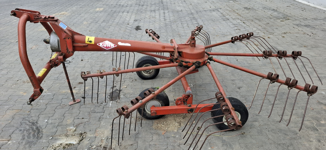 KUHN GA 300 GM - لمّامَة القش: صور 1 KUHN GA 300 GM - لمّامَة القش: صور 1