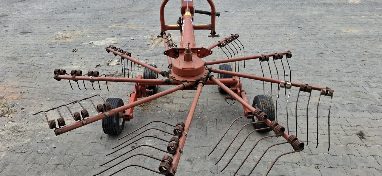 KUHN GA 300 GM - لمّامَة القش: صور 2 KUHN GA 300 GM - لمّامَة القش: صور 2