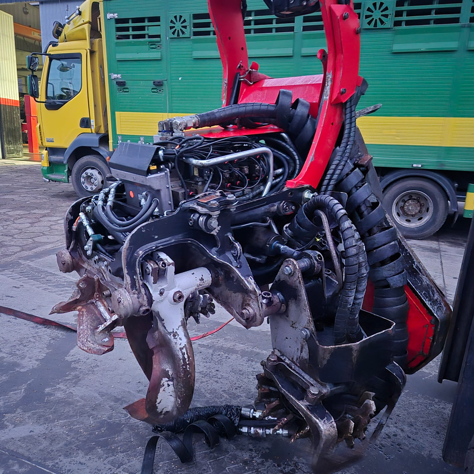 Komatsu C144 - رؤوس حصادات: صور 4 Komatsu C144 - رؤوس حصادات: صور 4