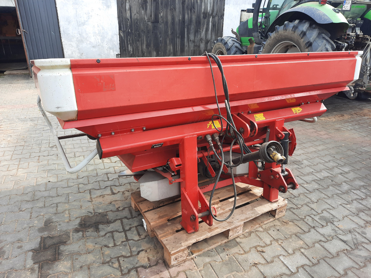 LELY CENTERLINER SX 2000 L - آلة رش الأسمدة: صور 1 LELY CENTERLINER SX 2000 L - آلة رش الأسمدة: صور 1
