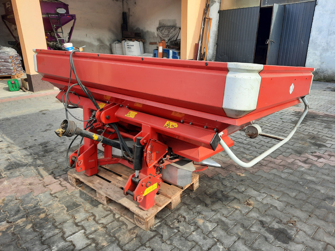 LELY CENTERLINER SX 2000 L - آلة رش الأسمدة: صور 1 LELY CENTERLINER SX 2000 L - آلة رش الأسمدة: صور 1