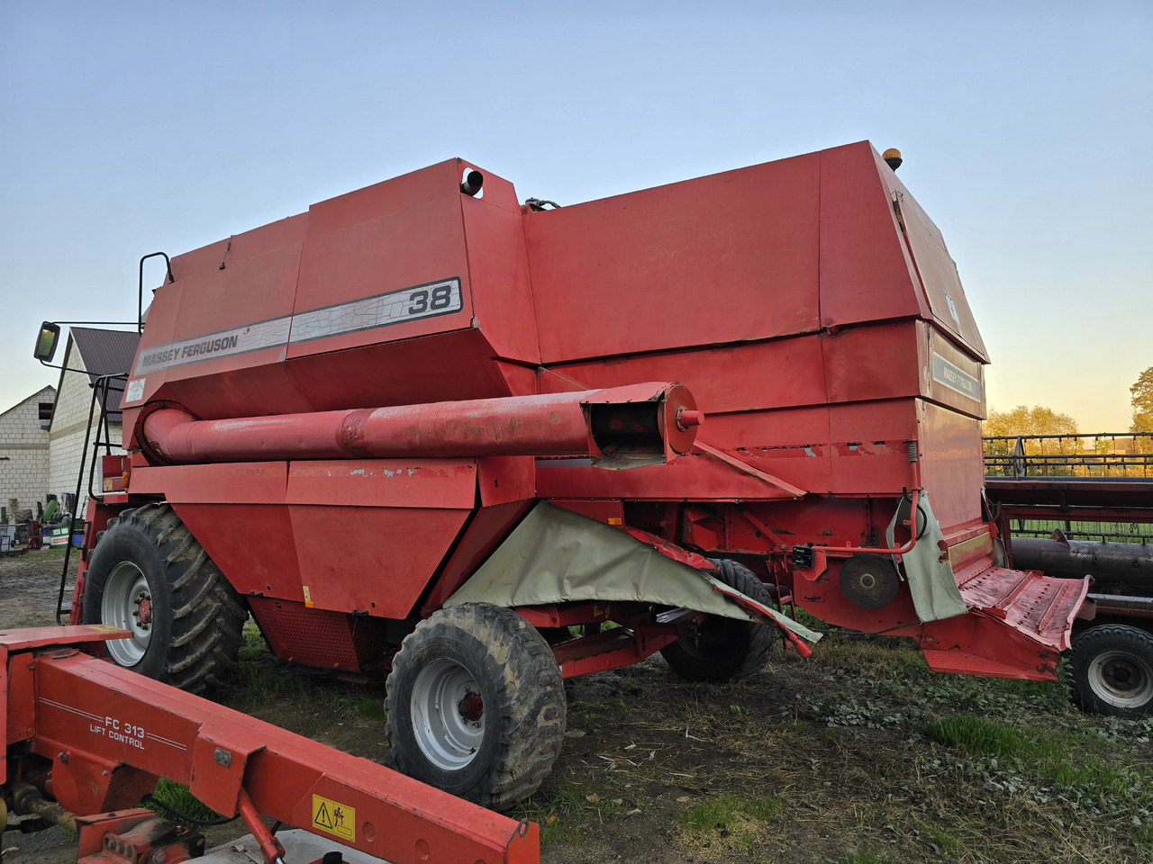 MASSEY FERGUSON 38 - حصادة شاملة: صور 5 MASSEY FERGUSON 38 - حصادة شاملة: صور 5