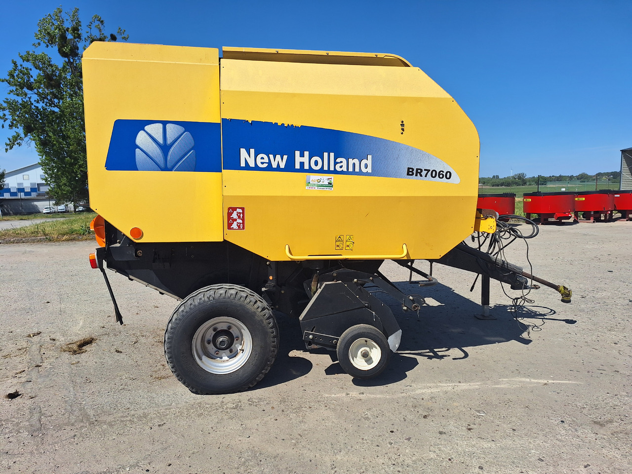 NEW HOLLAND BR7060 - مكبس القش الدائري: صور 2 NEW HOLLAND BR7060 - مكبس القش الدائري: صور 2