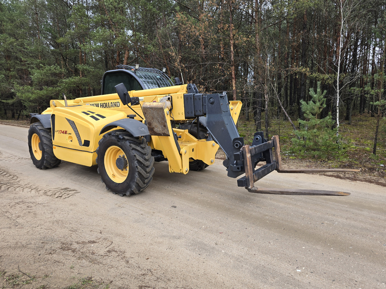 NEW HOLLAND LM 1745 Turbo - اللودر بعجل: صور 2 NEW HOLLAND LM 1745 Turbo - اللودر بعجل: صور 2