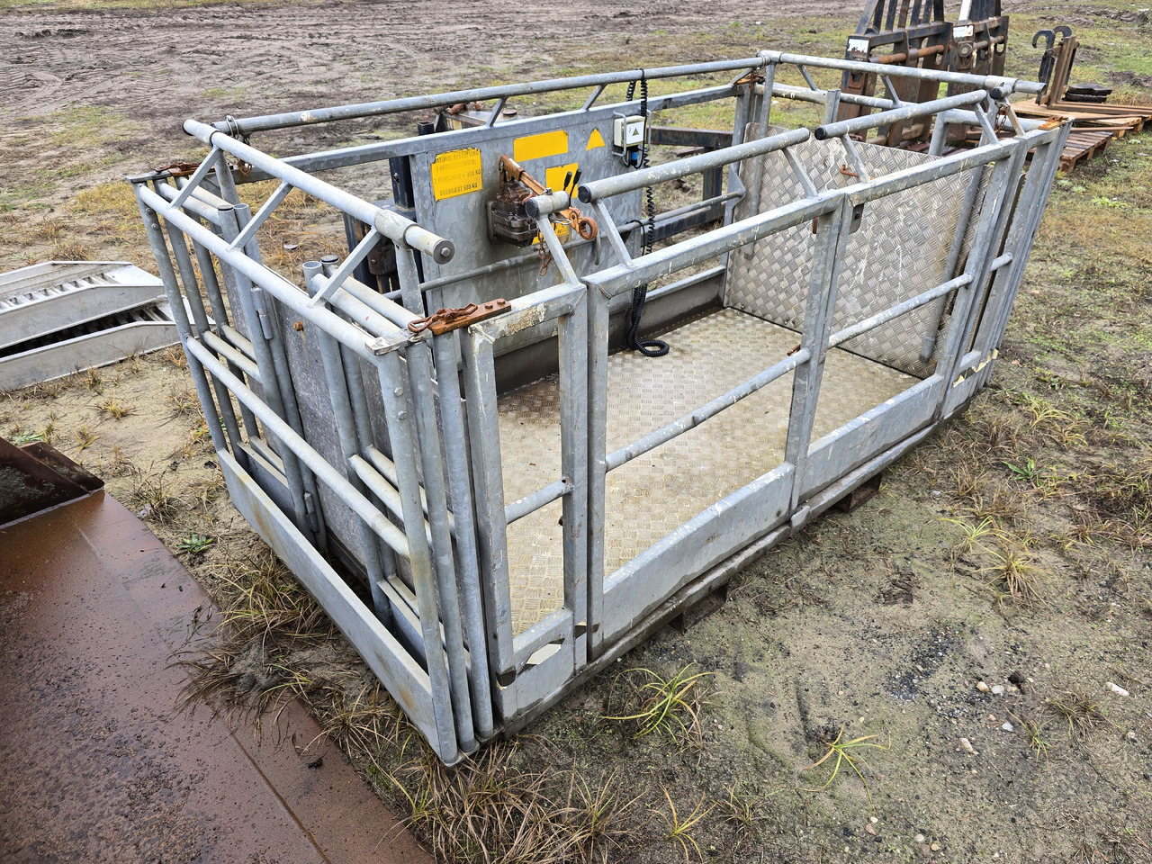 NEW HOLLAND LM 1745 Turbo - اللودر بعجل: صور 5 NEW HOLLAND LM 1745 Turbo - اللودر بعجل: صور 5