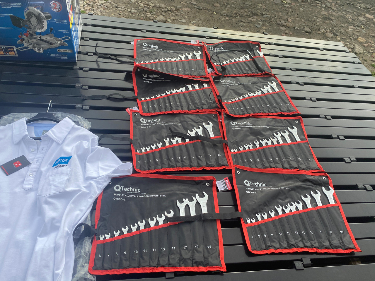 Norton, Dedra ukośnica, zestaw kluczy, lampa z czujnikiem, koszulka Polo - زينة وكماليات السيارات: صور 3 Norton, Dedra ukośnica, zestaw kluczy, lampa z czujnikiem, koszulka Polo - زينة وكماليات السيارات: صور 3