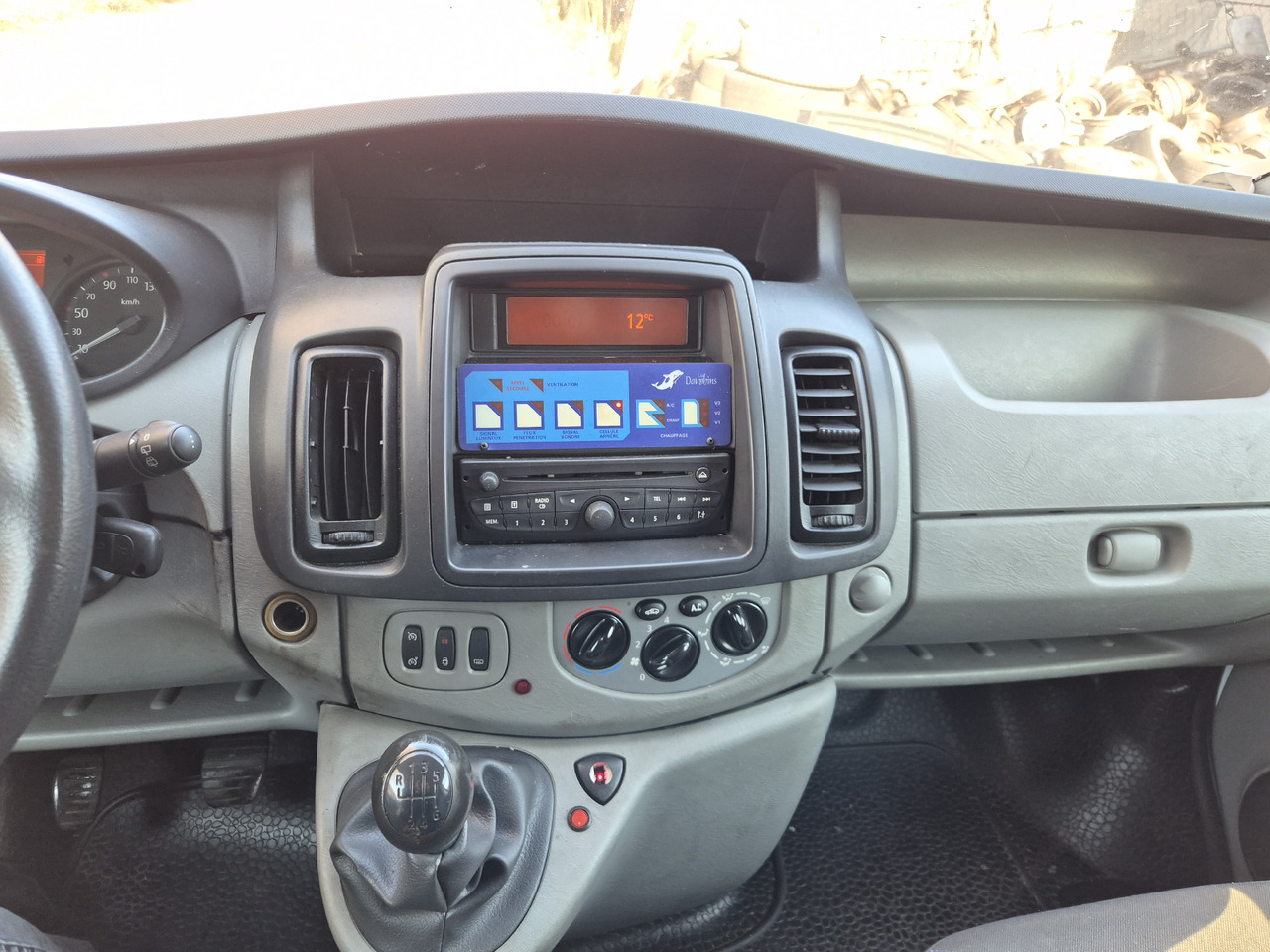 RENAULT Trafic 2.0 dCi 115 KM - سيارة إسعاف: صور 3 RENAULT Trafic 2.0 dCi 115 KM - سيارة إسعاف: صور 3