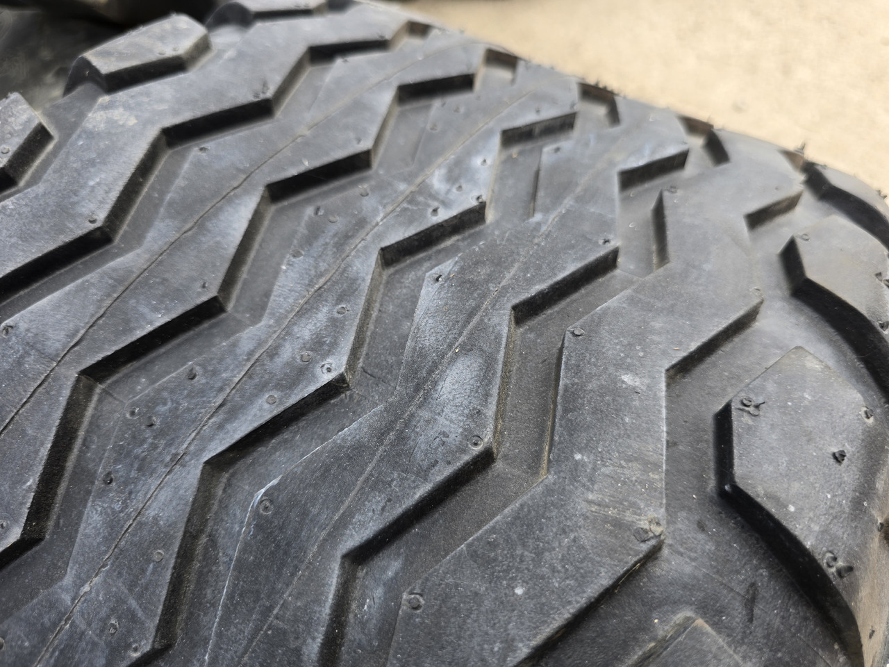 TRELLEBORG 340/55-16 - الإطارات - آلات البناء: صور 3 TRELLEBORG 340/55-16 - الإطارات - آلات البناء: صور 3