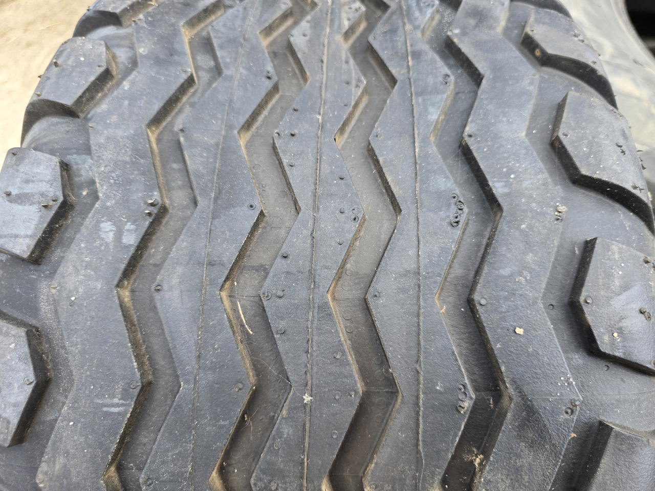 TRELLEBORG 340/55-16 - الإطارات - آلات البناء: صور 4 TRELLEBORG 340/55-16 - الإطارات - آلات البناء: صور 4