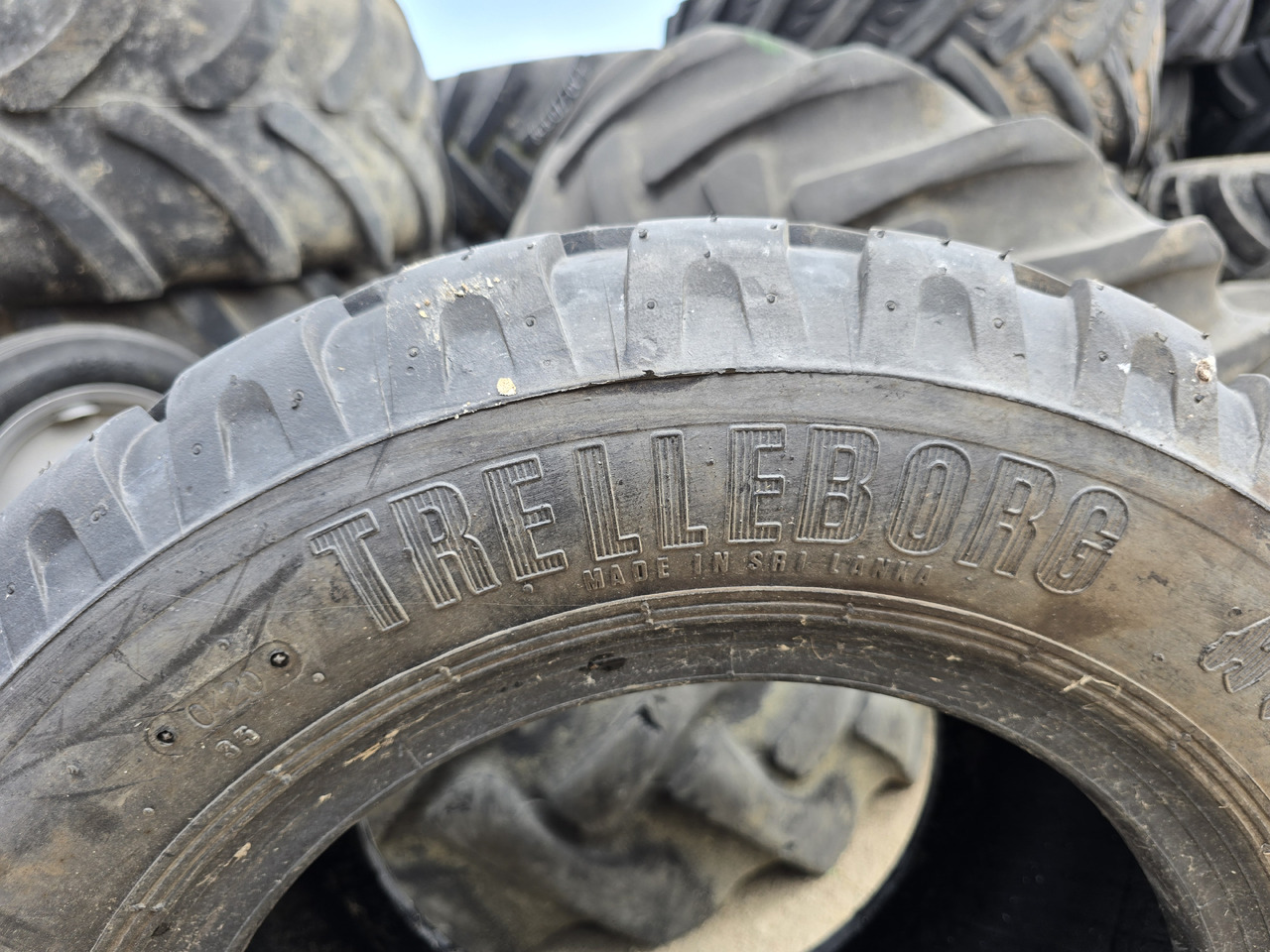 TRELLEBORG 340/55-16 - الإطارات - آلات البناء: صور 5 TRELLEBORG 340/55-16 - الإطارات - آلات البناء: صور 5