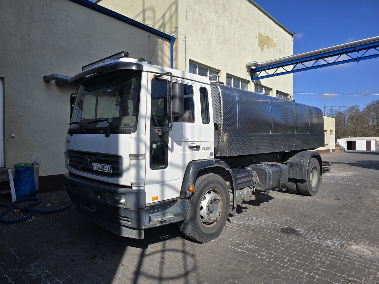 VOLVO FL 220 - فراغ شاحنة: صور 2 VOLVO FL 220 - فراغ شاحنة: صور 2