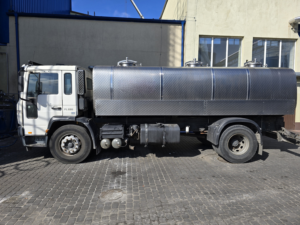 VOLVO FL 220 - فراغ شاحنة: صور 3 VOLVO FL 220 - فراغ شاحنة: صور 3