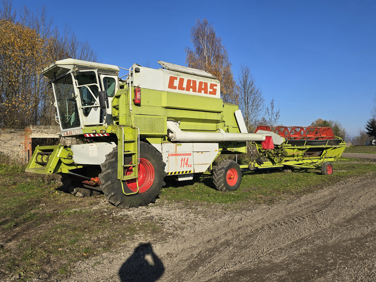 Claas COMMANDOR 114 CS - حصادة شاملة: صور 1 Claas COMMANDOR 114 CS - حصادة شاملة: صور 1
