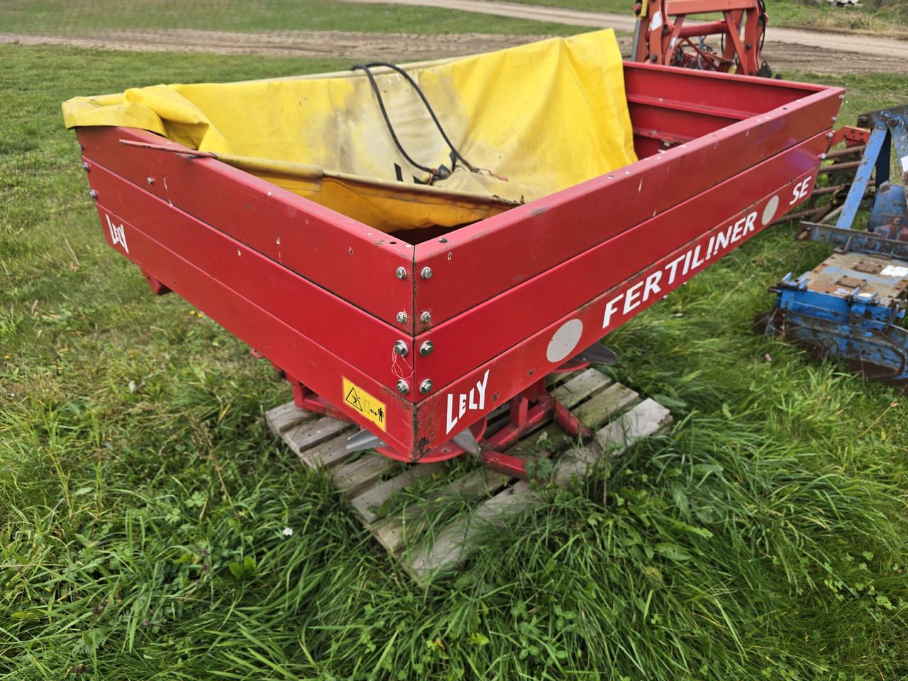 Lely SE 1500 Fertiliner - آلة رش الأسمدة: صور 5 Lely SE 1500 Fertiliner - آلة رش الأسمدة: صور 5