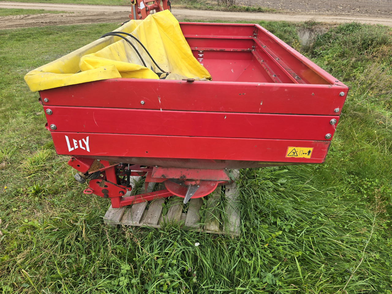 Lely SE 1500 Fertiliner - آلة رش الأسمدة: صور 4 Lely SE 1500 Fertiliner - آلة رش الأسمدة: صور 4