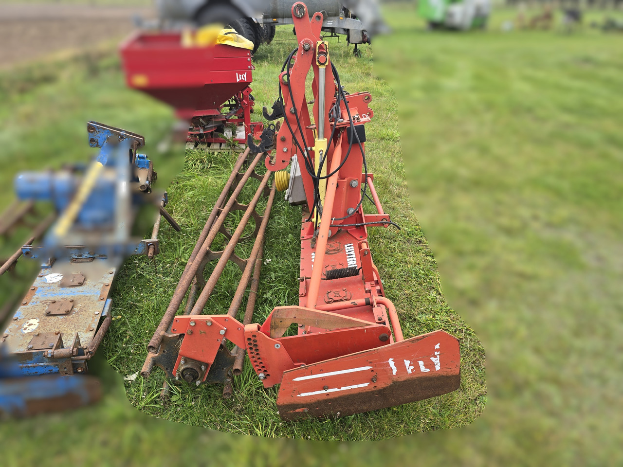 Lely Terra 300-22 - الأمشاط الزراعية: صور 4 Lely Terra 300-22 - الأمشاط الزراعية: صور 4