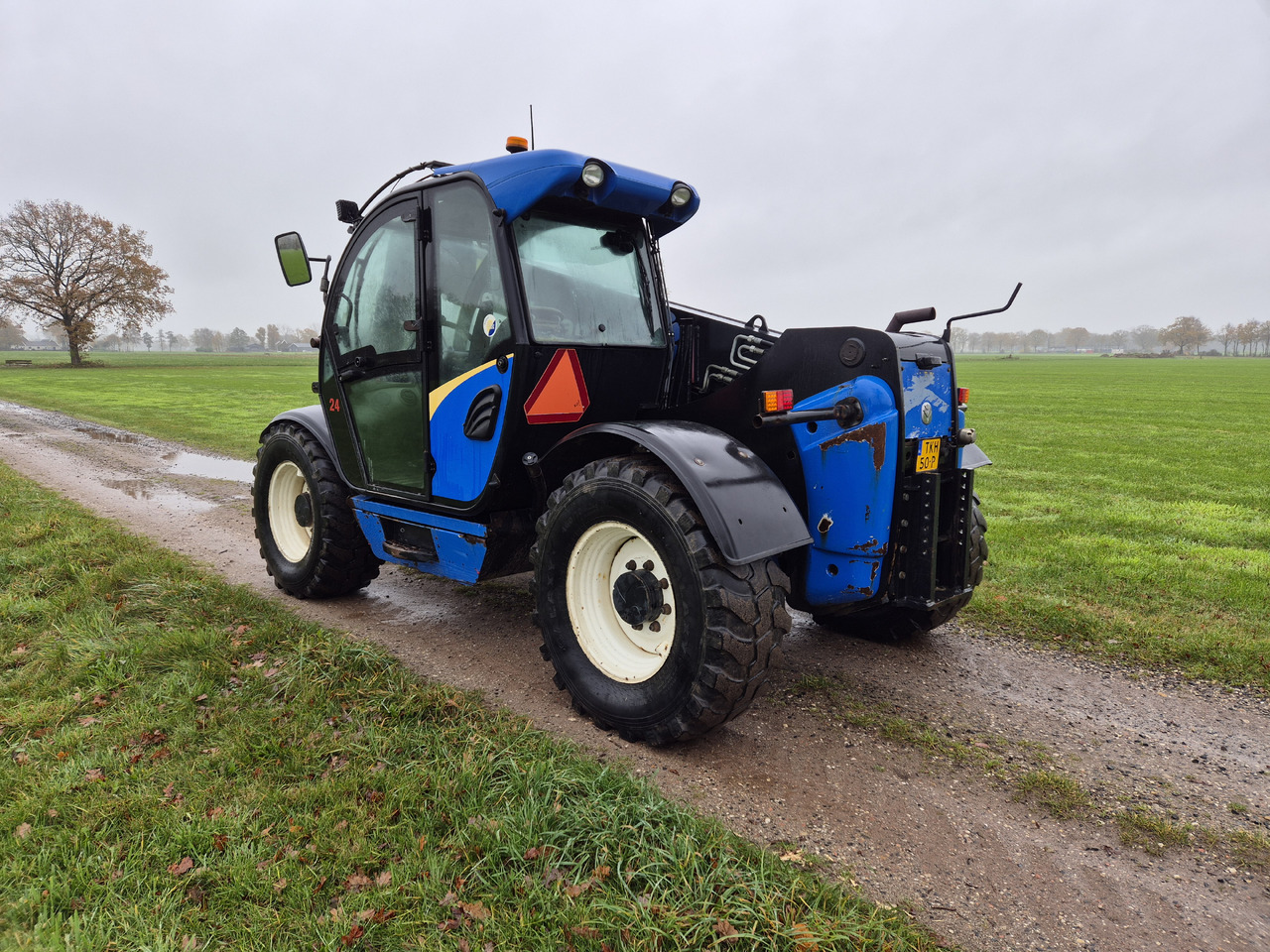 NEW HOLLAND LM 5040 - آلات البناء: صور 4 NEW HOLLAND LM 5040 - آلات البناء: صور 4