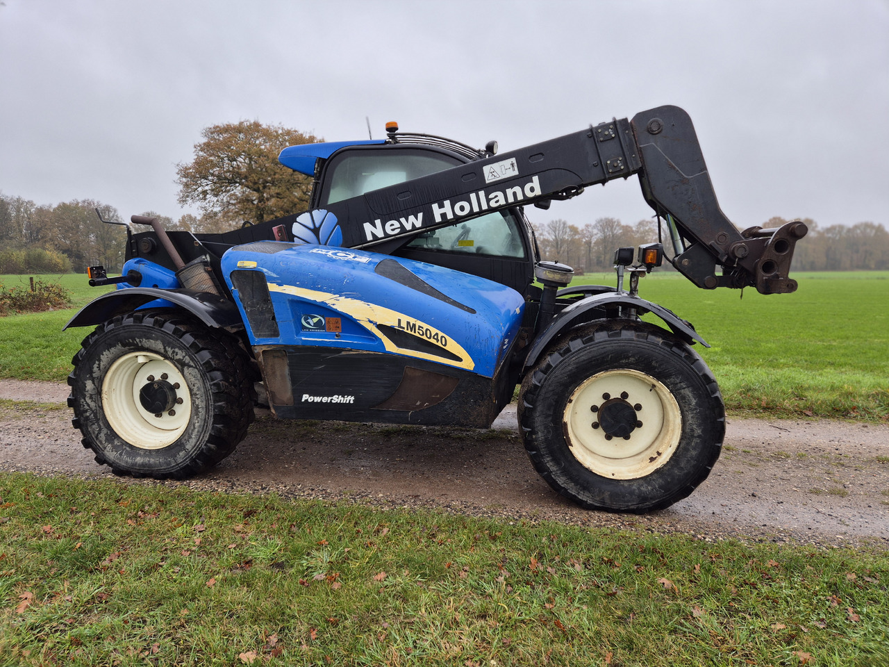 NEW HOLLAND LM 5040 - آلات البناء: صور 2 NEW HOLLAND LM 5040 - آلات البناء: صور 2