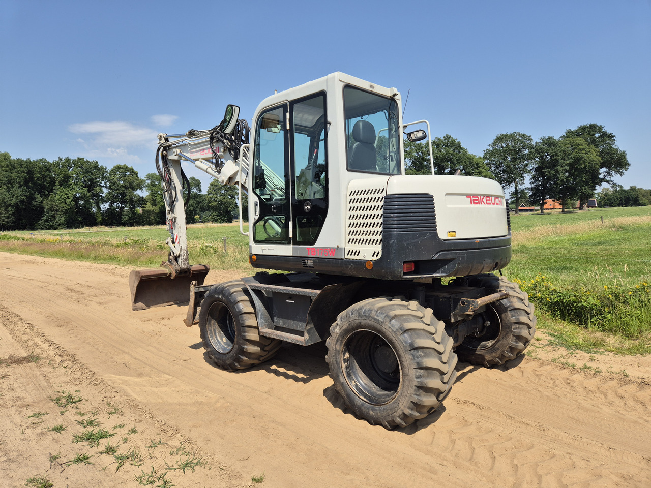 Tackeuchi TB 175 W - حفارة على عجلات: صور 3 Tackeuchi TB 175 W - حفارة على عجلات: صور 3